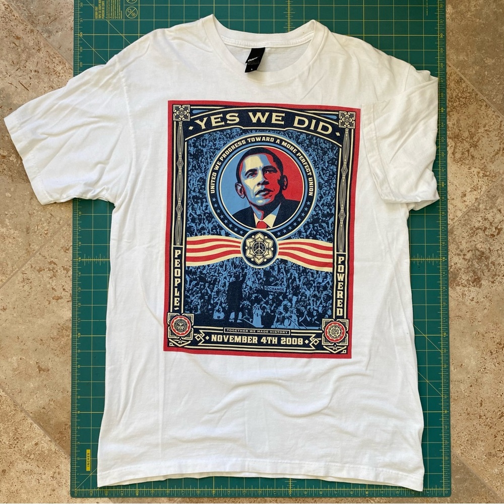 OBEY Barack Obama T-Shirt "Yes We Did" Shepard Fairey Print. Size L